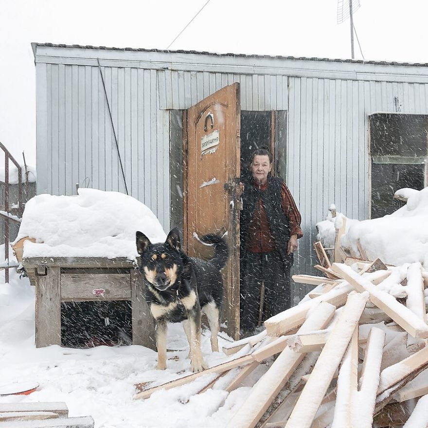 Photographer Reveals Peculiarities Of Russian Daily Life In A Unique Way