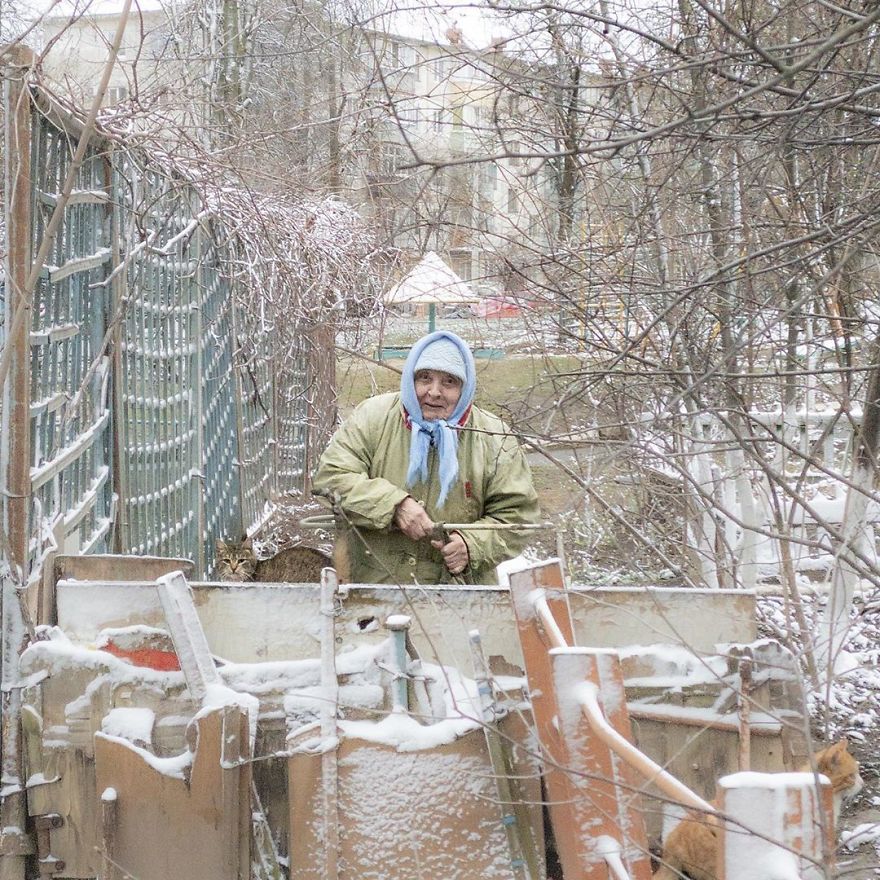 Photographer Reveals Peculiarities Of Russian Daily Life In A Unique Way