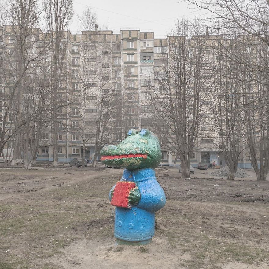 Photographer Reveals Peculiarities Of Russian Daily Life In A Unique Way