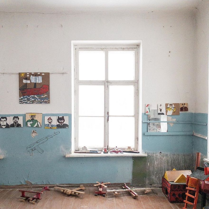 Photographer Reveals Peculiarities Of Russian Daily Life In A Unique Way