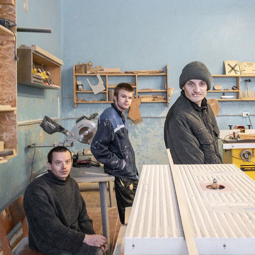 Photographer Reveals Peculiarities Of Russian Daily Life In A Unique Way