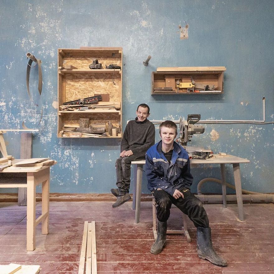 Photographer Reveals Peculiarities Of Russian Daily Life In A Unique Way