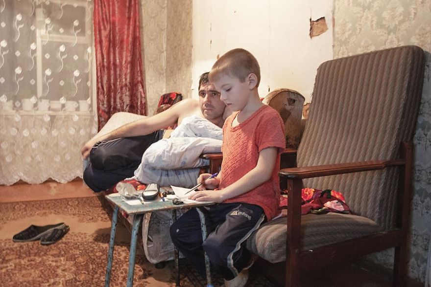 Photographer Reveals Peculiarities Of Russian Daily Life In A Unique Way