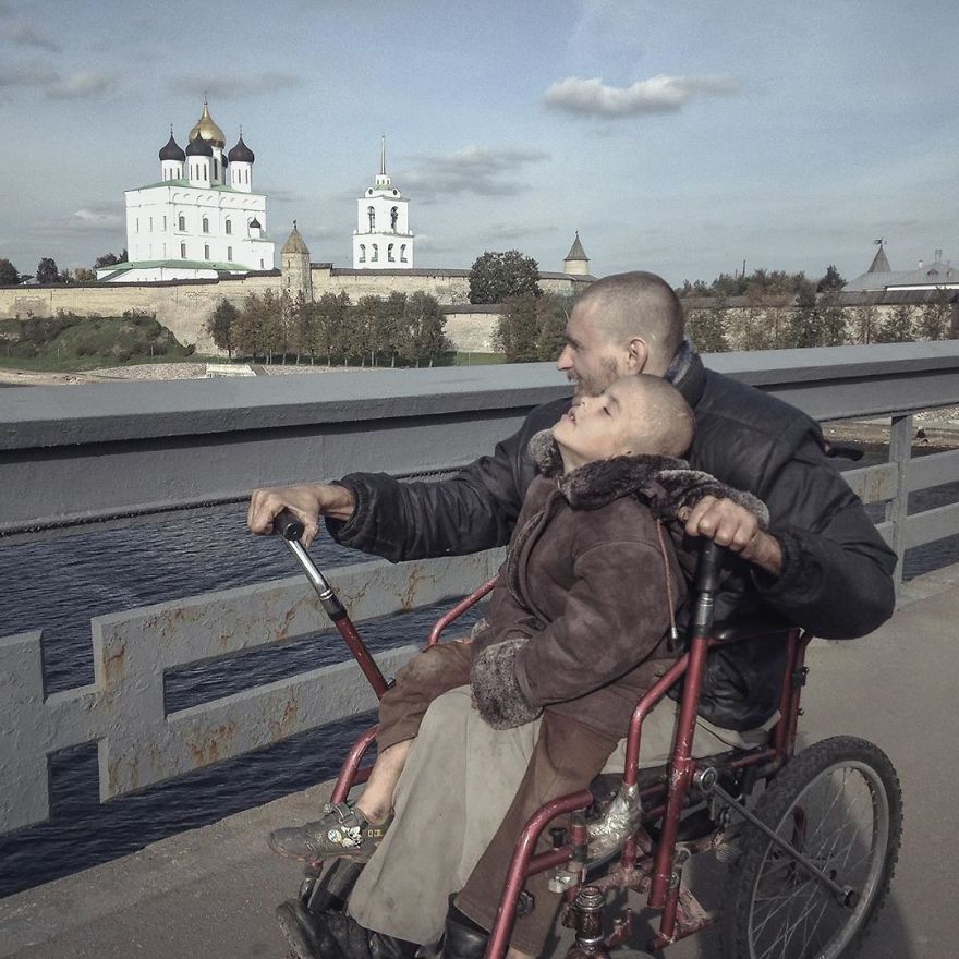 Photographer Reveals Peculiarities Of Russian Daily Life In A Unique Way