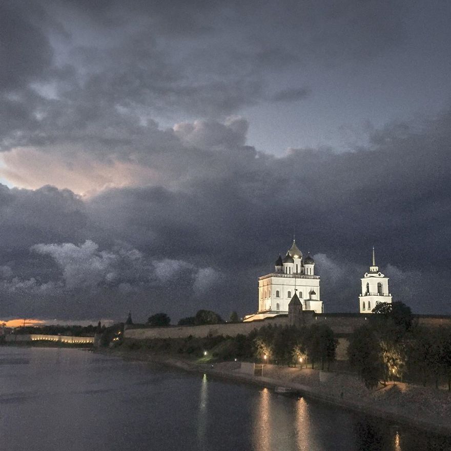 Photographer Reveals Peculiarities Of Russian Daily Life In A Unique Way