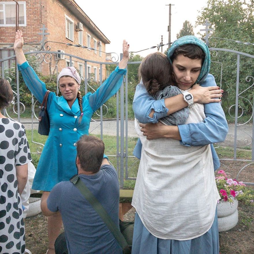 Photographer Reveals Peculiarities Of Russian Daily Life In A Unique Way