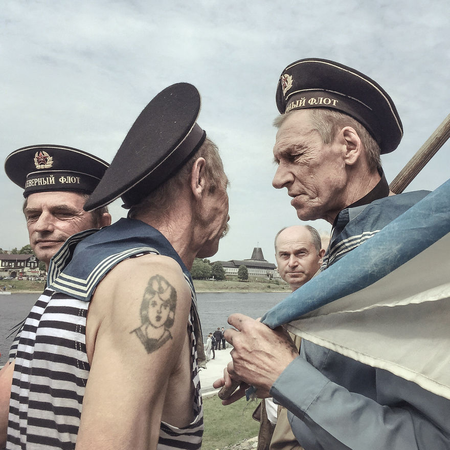 Photographer Reveals Peculiarities Of Russian Daily Life In A Unique Way