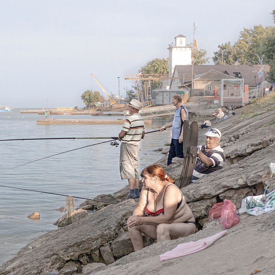 Photographer Reveals Peculiarities Of Russian Daily Life In A Unique Way