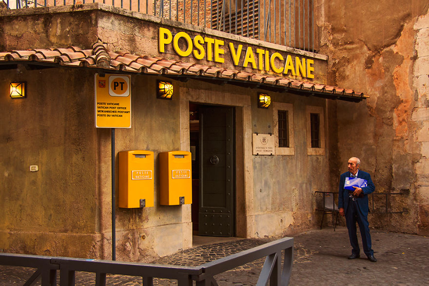 I Try To Catch The Contradictions And The Nuances Of Rome Through Street Photography I Try To Catch The Contradictions And The Nuances Of Rome Through Street Photography