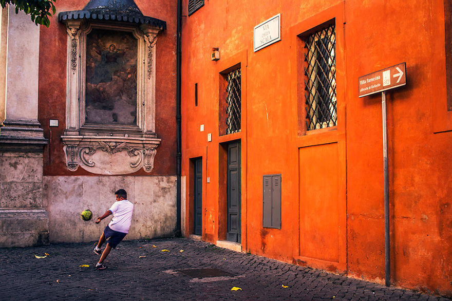I Try To Catch The Contradictions And The Nuances Of Rome Through Street Photography I Try To Catch The Contradictions And The Nuances Of Rome Through Street Photography