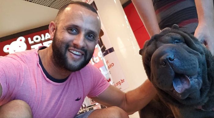 This Brazilian Postman Breaks The Stereotype That Dogs Don't Like Postmen (120 Pics)