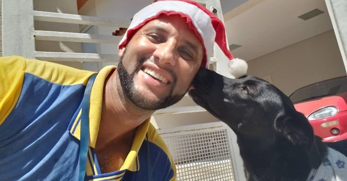This Brazilian Postman Breaks The Stereotype That Dogs Don't Like Postmen (120 Pics)