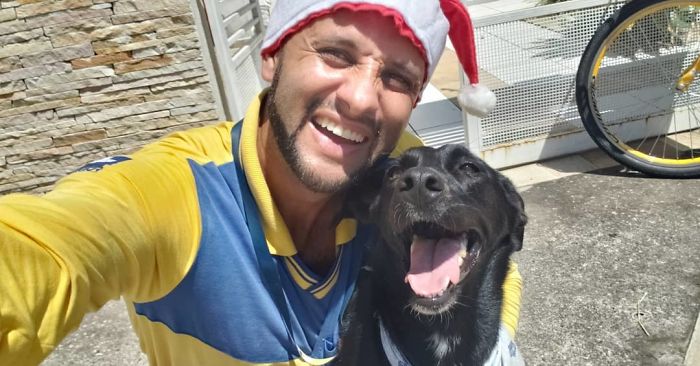 This Brazilian Postman Breaks The Stereotype That Dogs Don't Like Postmen (120 Pics)