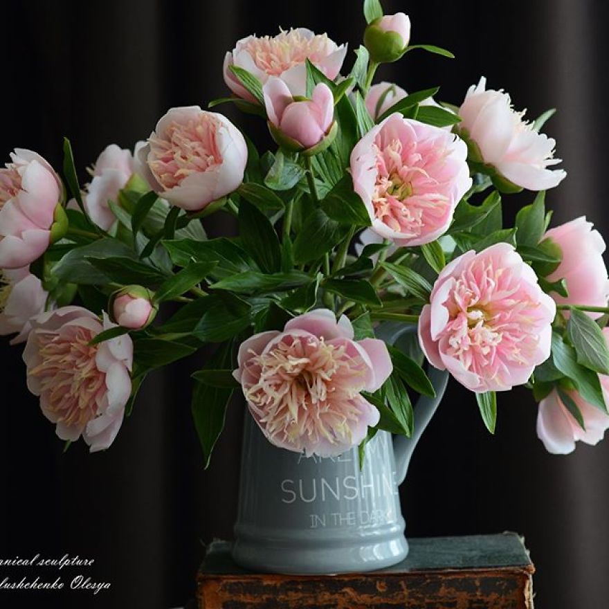 This Artist Creates Amazing Realistic Porcelain Flowers