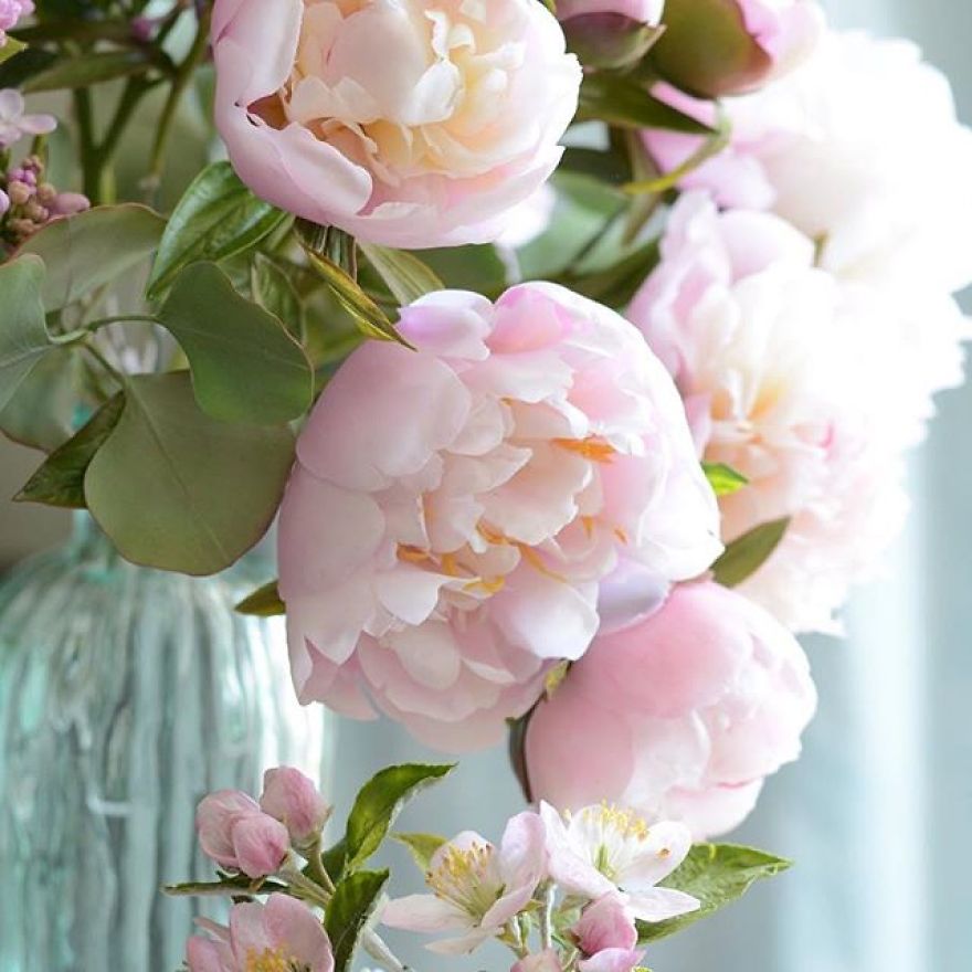 This Artist Creates Amazing Realistic Porcelain Flowers