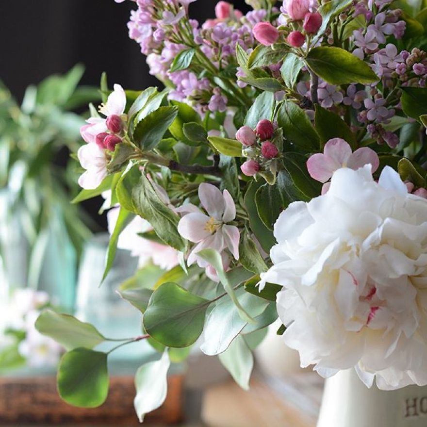 This Artist Creates Amazing Realistic Porcelain Flowers