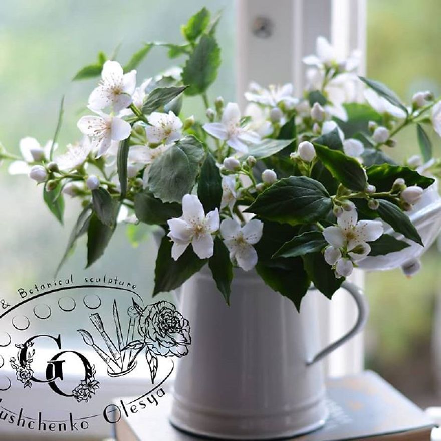 This Artist Creates Amazing Realistic Porcelain Flowers