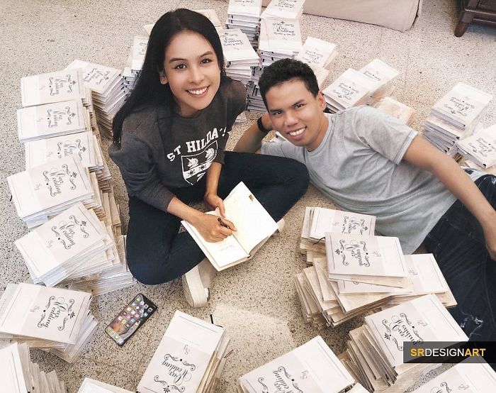 This Guy Can Be Friends With Any Celebrity With The Help Of Photoshop