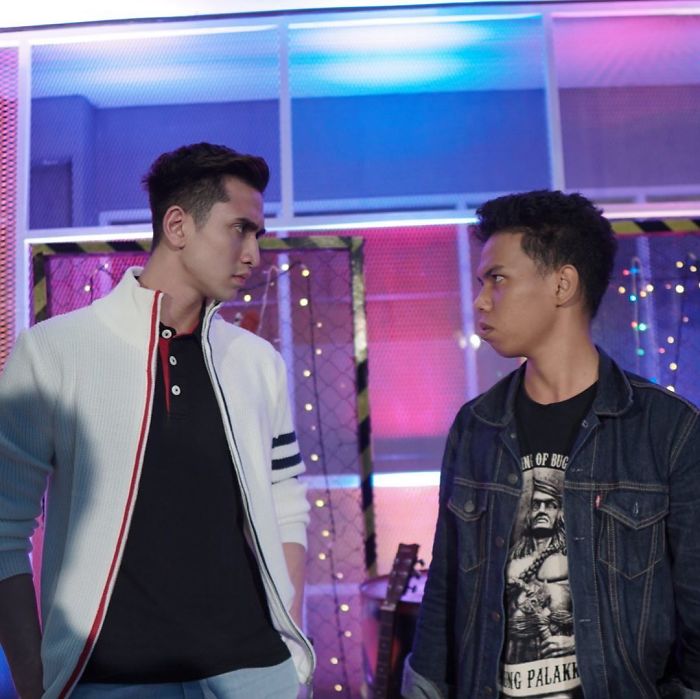 This Guy Can Be Friends With Any Celebrity With The Help Of Photoshop