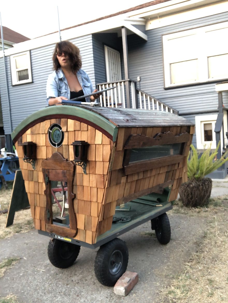 I've Built This DIY Chicken Coop Out Of Up-Cycled Items During Quarantine (16 Pics) I've Built This DIY Chicken Coop Out Of Up-Cycled Items During Quarantine (16 Pics)