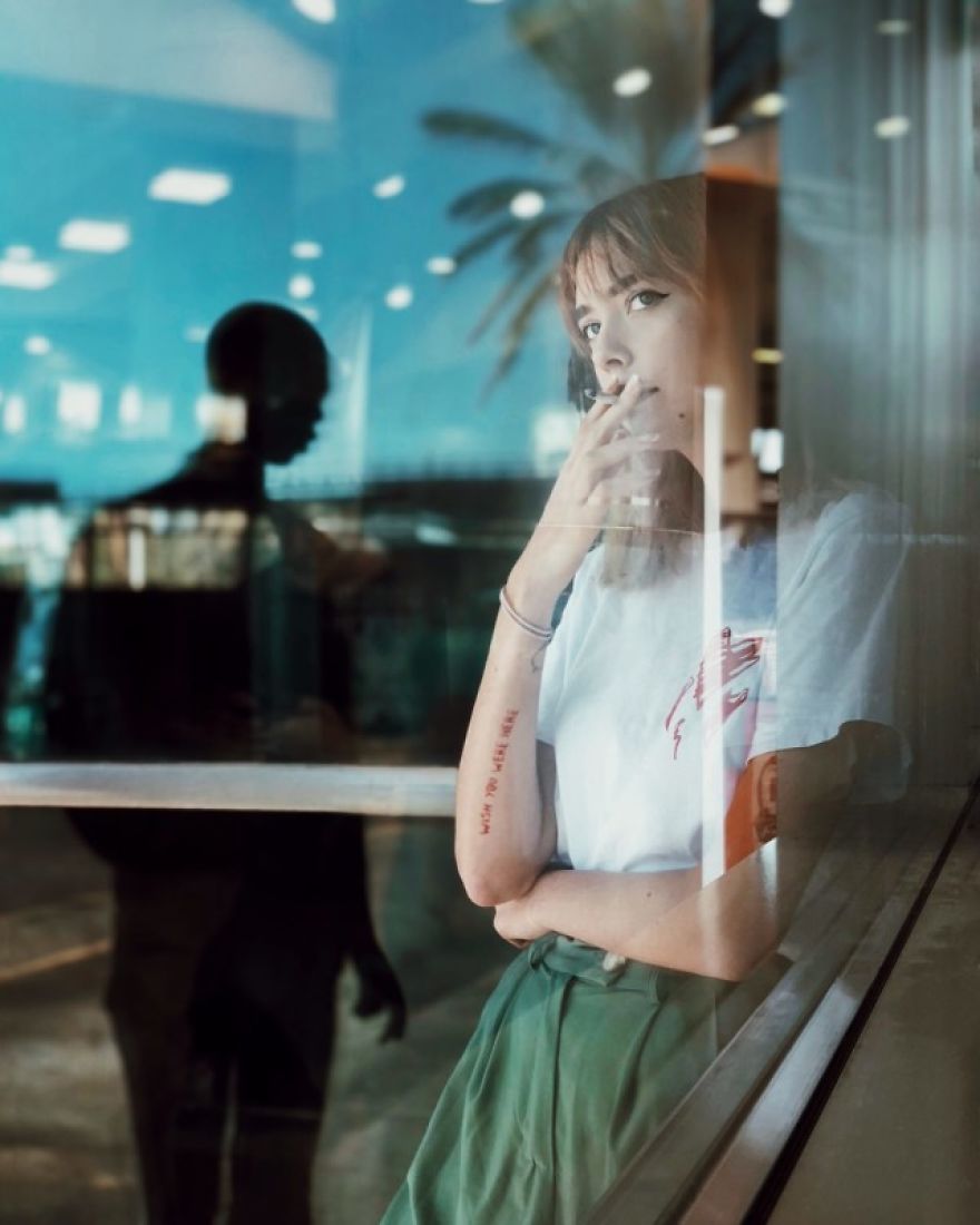 Woman Uses Her iPhone To Photograph Other Passengers On Their Way To Work And The Result Is Pure Art