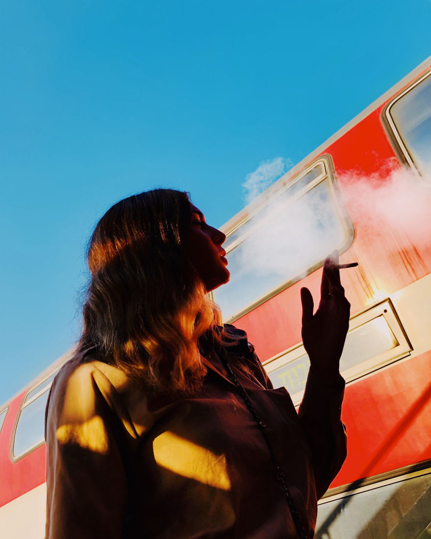 Woman Uses Her iPhone To Photograph Other Passengers On Their Way To Work And The Result Is Pure Art