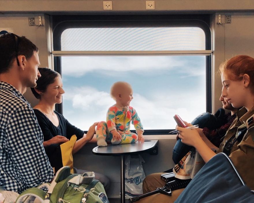 Woman Uses Her iPhone To Photograph Other Passengers On Their Way To Work And The Result Is Pure Art