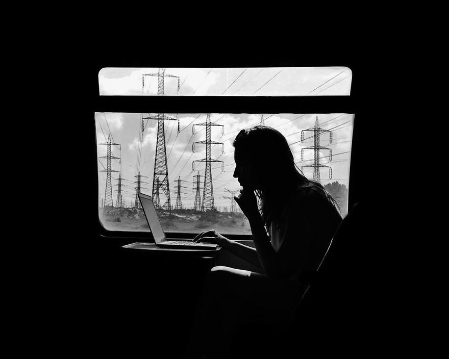 Woman Uses Her iPhone To Photograph Other Passengers On Their Way To Work And The Result Is Pure Art