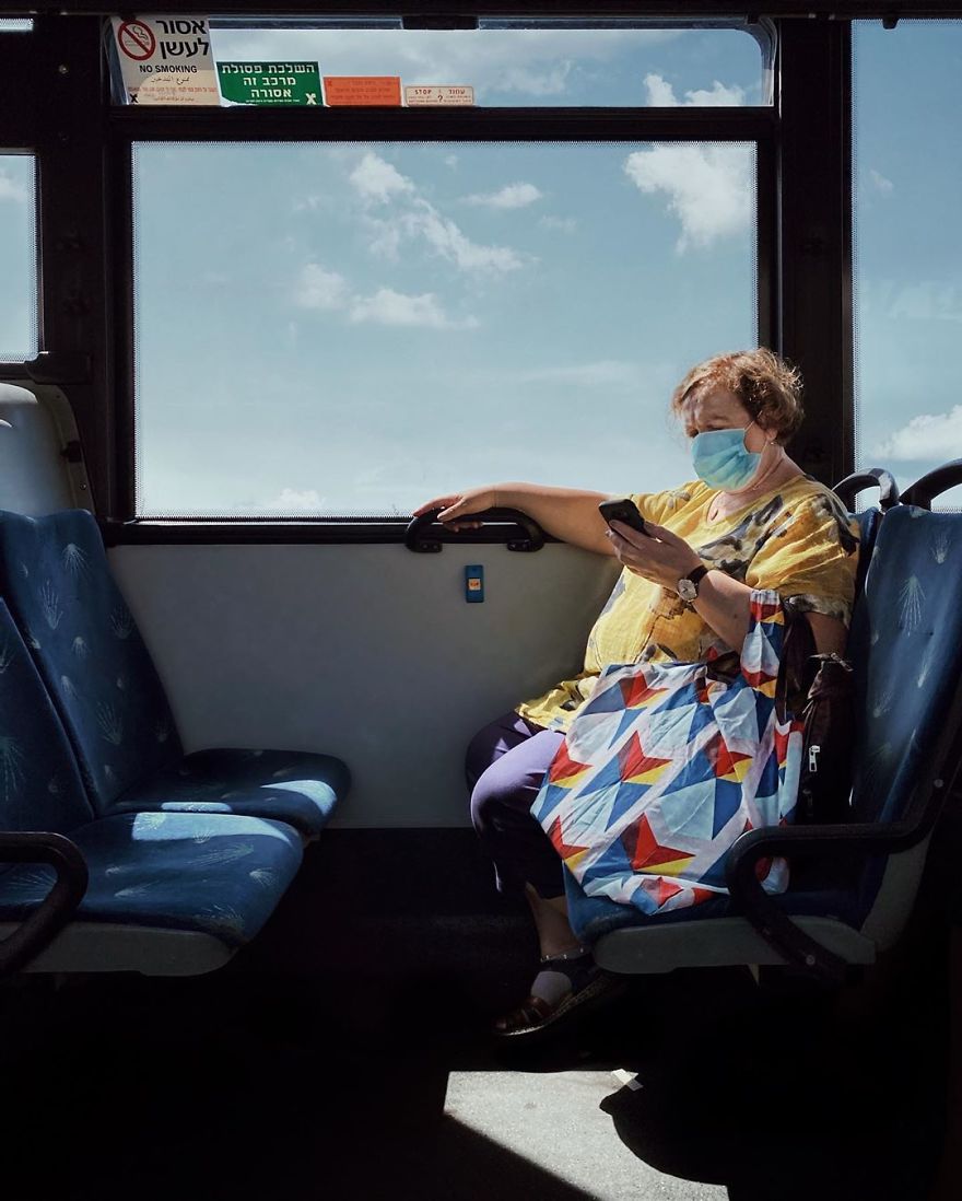 Woman Uses Her iPhone To Photograph Other Passengers On Their Way To Work And The Result Is Pure Art