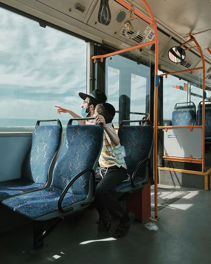 Woman Uses Her iPhone To Photograph Other Passengers On Their Way To Work And The Result Is Pure Art