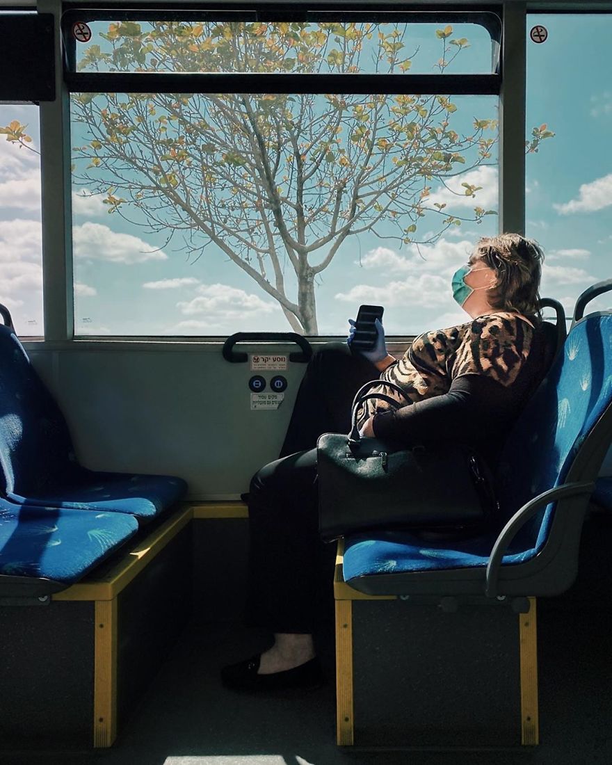 Woman Uses Her iPhone To Photograph Other Passengers On Their Way To Work And The Result Is Pure Art