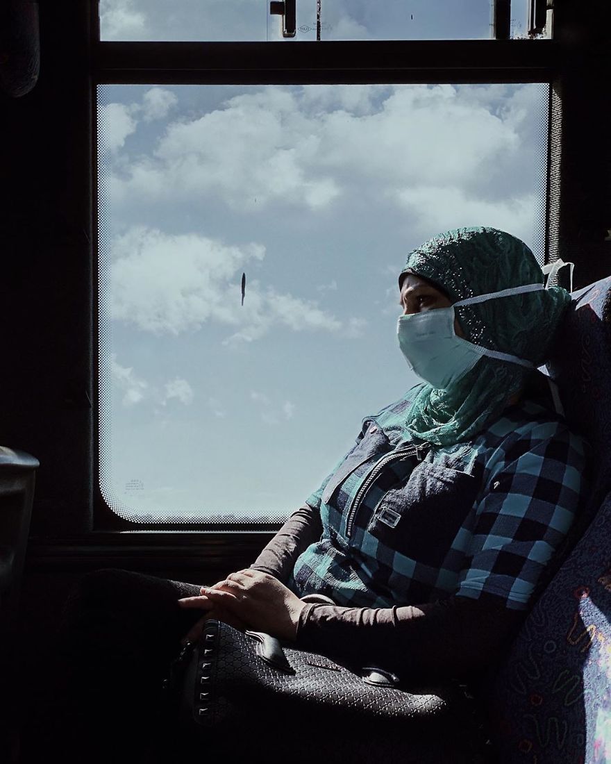 Woman Uses Her iPhone To Photograph Other Passengers On Their Way To Work And The Result Is Pure Art