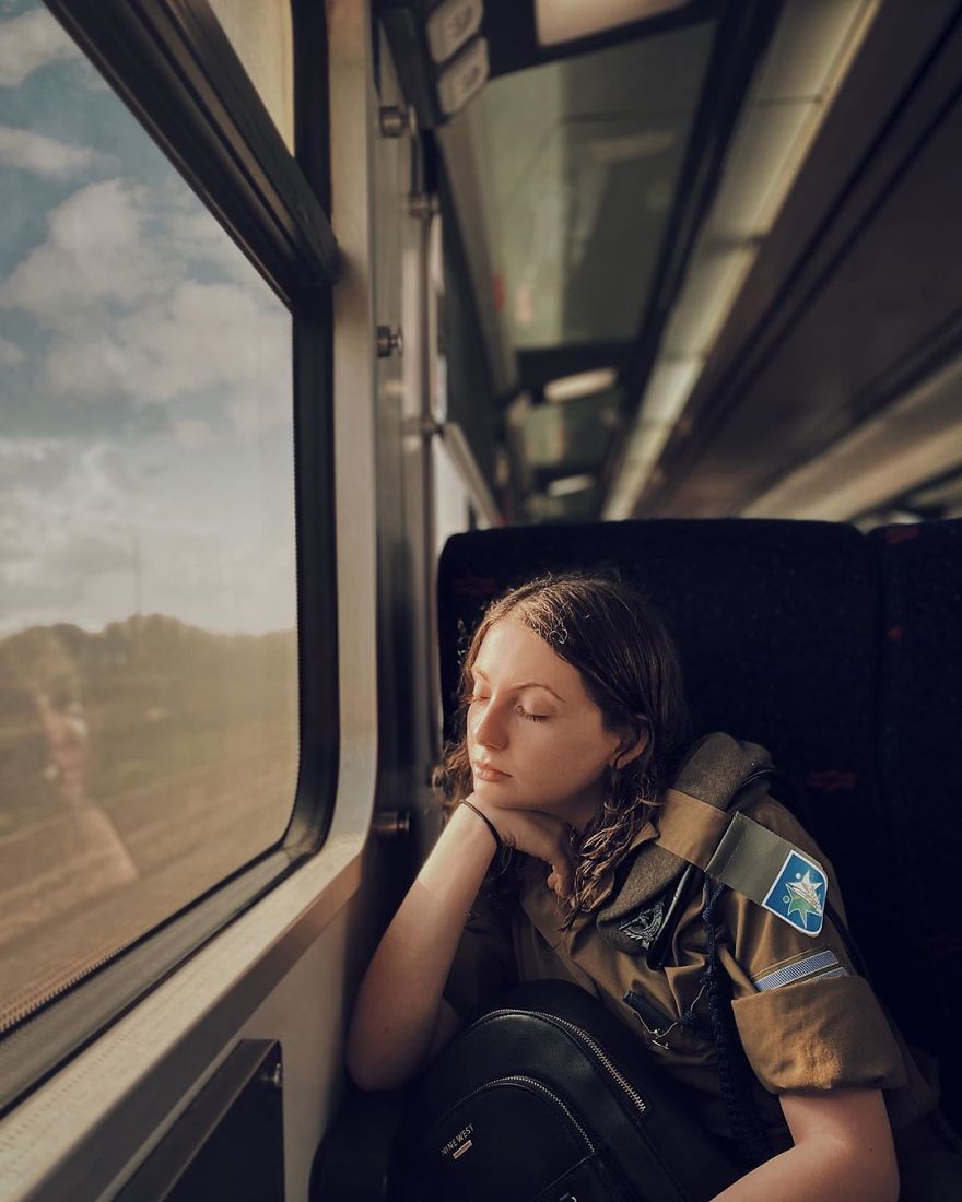 Woman Uses Her iPhone To Photograph Other Passengers On Their Way To Work And The Result Is Pure Art