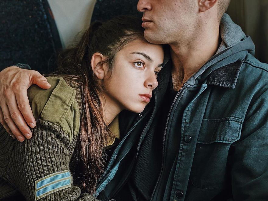 Woman Uses Her iPhone To Photograph Other Passengers On Their Way To Work And The Result Is Pure Art