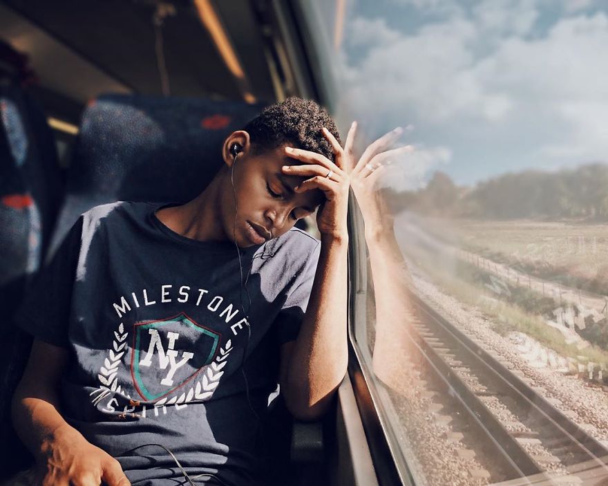 Woman Uses Her iPhone To Photograph Other Passengers On Their Way To Work And The Result Is Pure Art