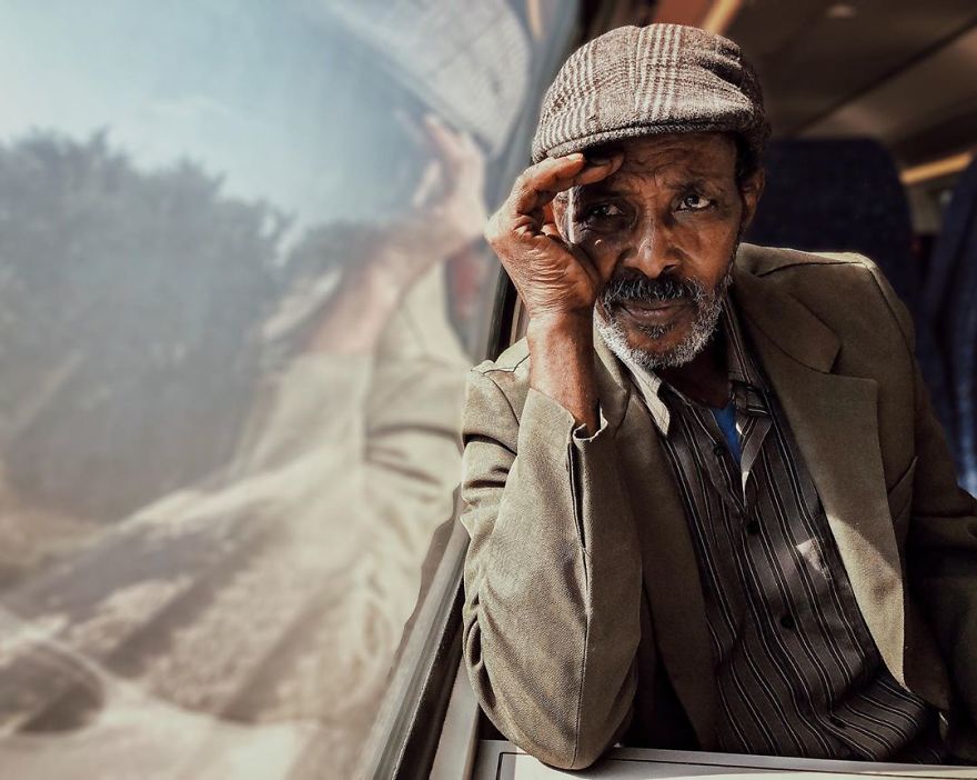 Woman Uses Her iPhone To Photograph Other Passengers On Their Way To Work And The Result Is Pure Art