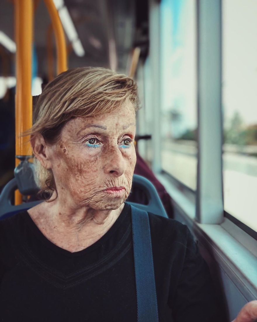 Woman Uses Her iPhone To Photograph Other Passengers On Their Way To Work And The Result Is Pure Art