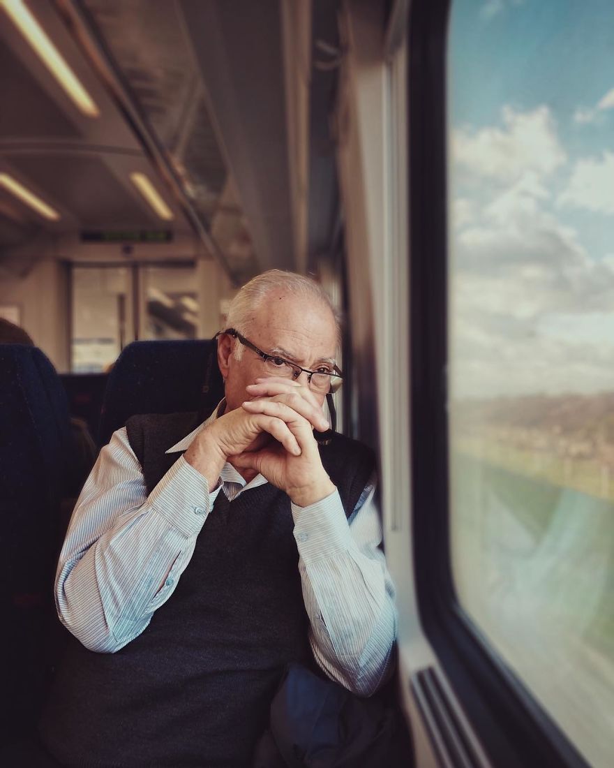 Woman Uses Her iPhone To Photograph Other Passengers On Their Way To Work And The Result Is Pure Art