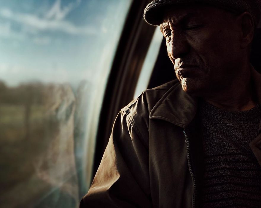 Woman Uses Her iPhone To Photograph Other Passengers On Their Way To Work And The Result Is Pure Art