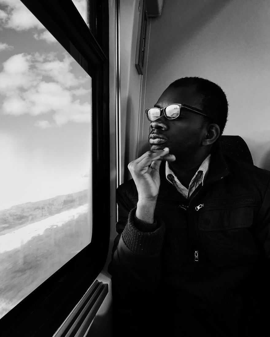 Woman Uses Her iPhone To Photograph Other Passengers On Their Way To Work And The Result Is Pure Art