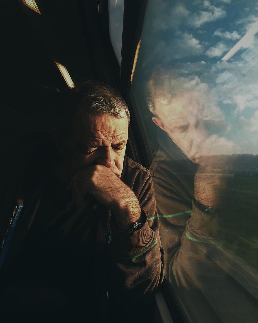 Woman Uses Her iPhone To Photograph Other Passengers On Their Way To Work And The Result Is Pure Art