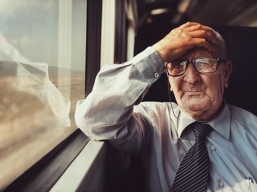 Woman Uses Her iPhone To Photograph Other Passengers On Their Way To Work And The Result Is Pure Art