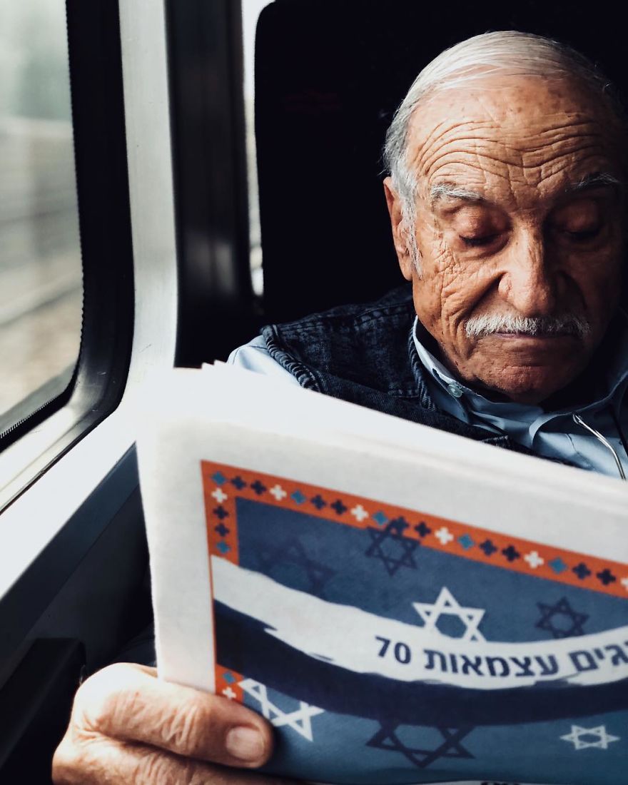 Woman Uses Her iPhone To Photograph Other Passengers On Their Way To Work And The Result Is Pure Art