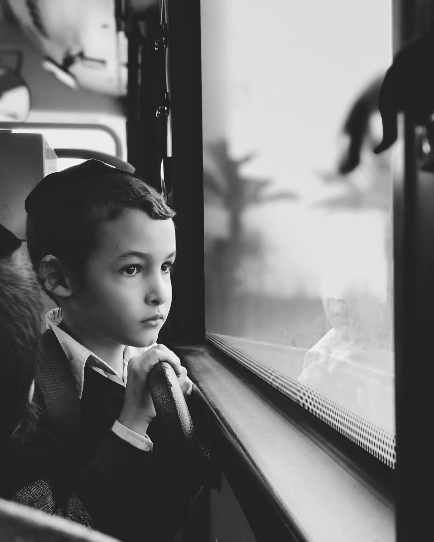 Woman Uses Her iPhone To Photograph Other Passengers On Their Way To Work And The Result Is Pure Art