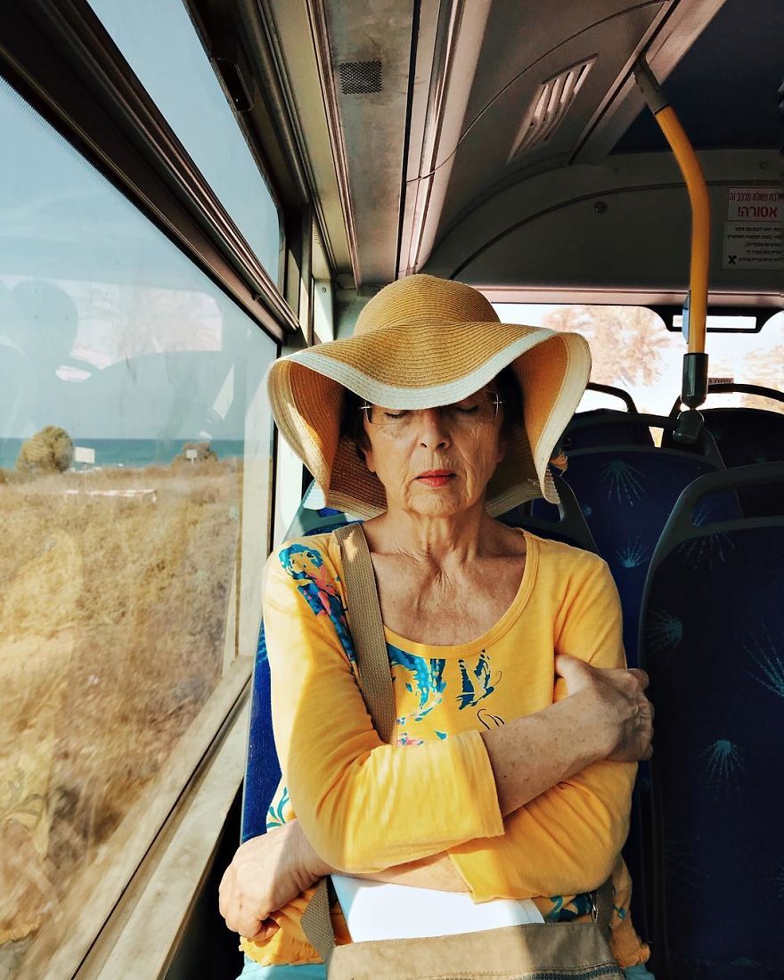 Woman Uses Her iPhone To Photograph Other Passengers On Their Way To Work And The Result Is Pure Art