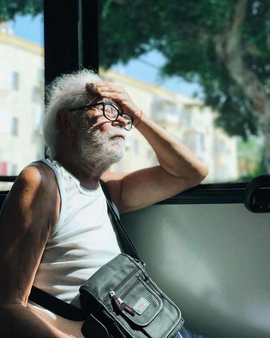 Woman Uses Her iPhone To Photograph Other Passengers On Their Way To Work And The Result Is Pure Art