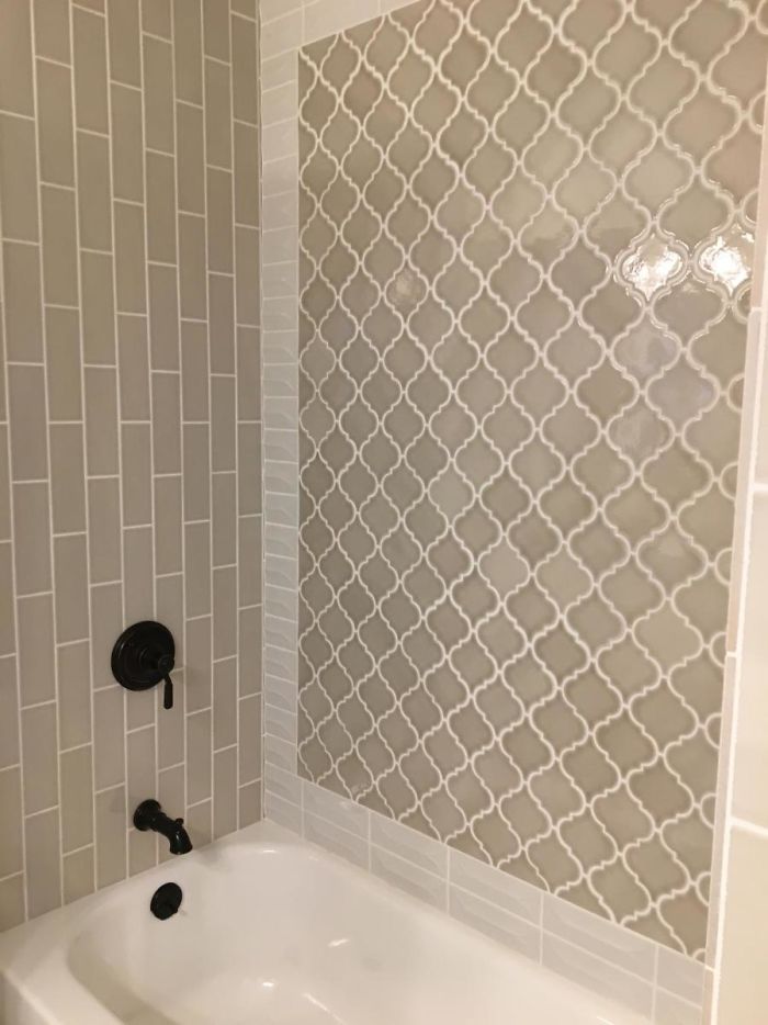 This House Listing Is Photoshopped So Badly, People Are "Improving" It In The Comments