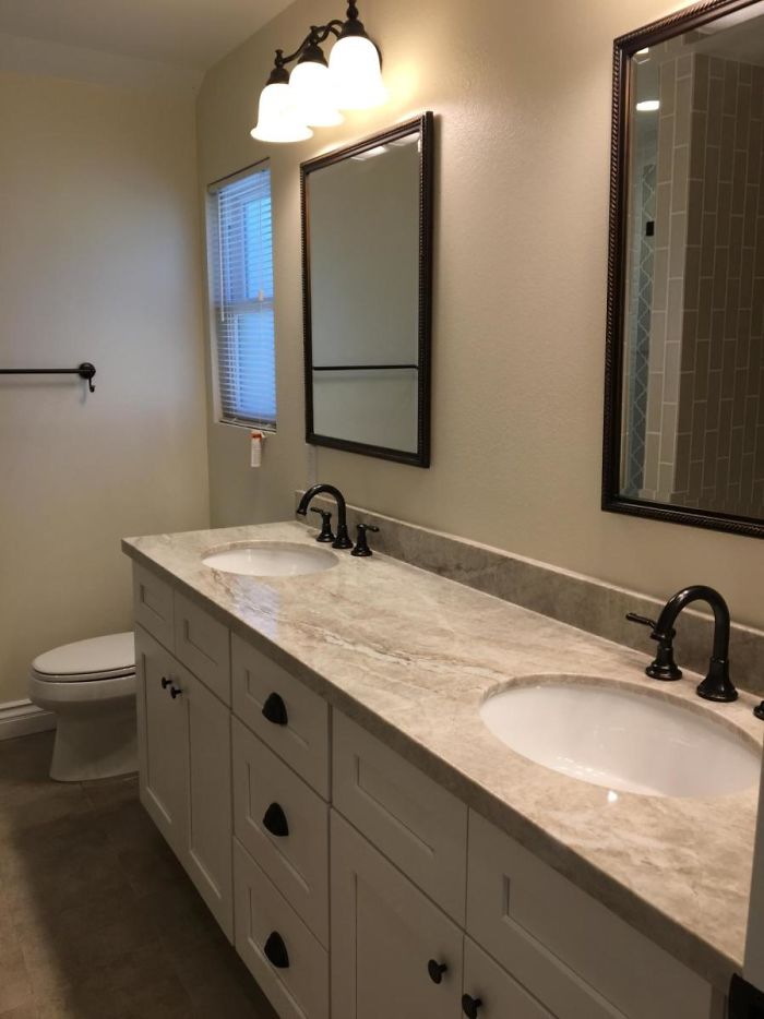 This House Listing Is Photoshopped So Badly, People Are "Improving" It In The Comments