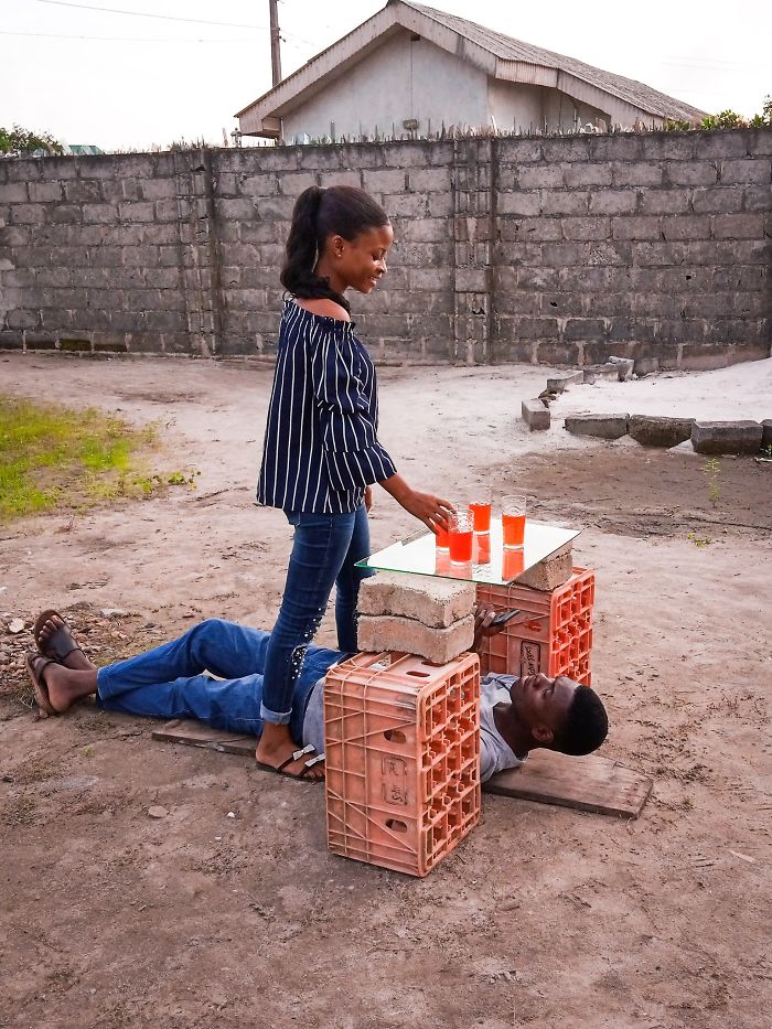 Using Low-Budget Setups For His Projects, This Guy Produces Professional-Looking Product "Ads" Using Low-Budget Setups For His Projects, This Guy Produces Professional-Looking Product "Ads"