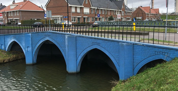 Euros Bills Were Intentionally Drawn Not To Represent Real Bridges, So This Guy Built Them One By One On This River Euros Bills Were Intentionally Drawn Not To Represent Real Bridges, So This Guy Built Them One By One On This River